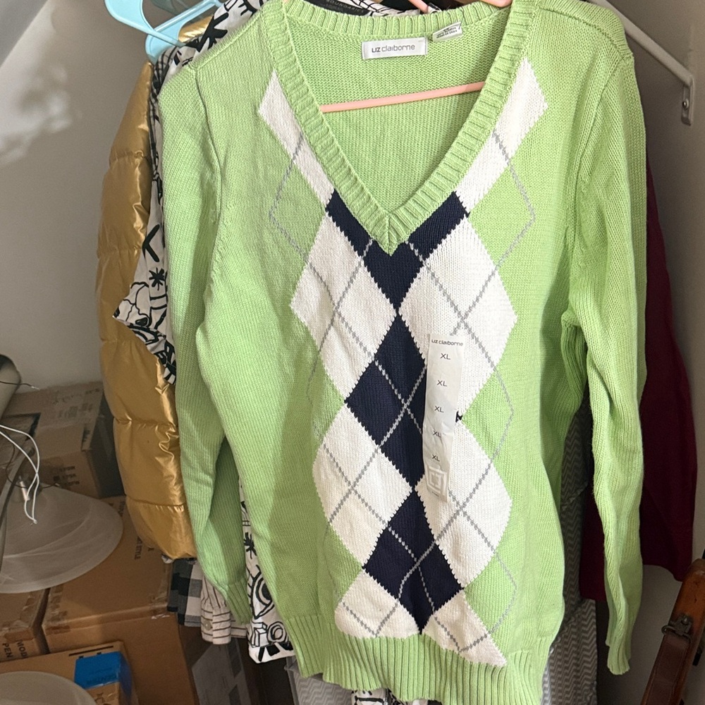 Liz Claiborne Light Green V-Neck Argyle Sweater